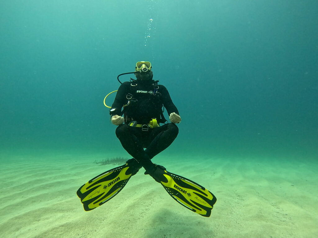 Underwater micro mindfulness meditation